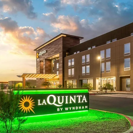 La Quinta Inn & Suites By Wyndham Phoenix West Glendale