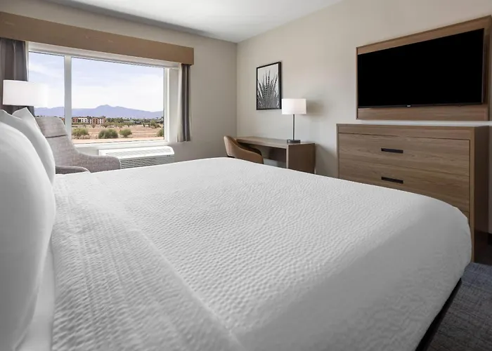 La Quinta & By Wyndham West Glendale Hotel 2*
