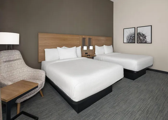 La Quinta & By Wyndham West Glendale 2*