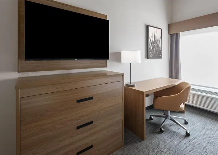 La Quinta & By Wyndham West Glendale 2*