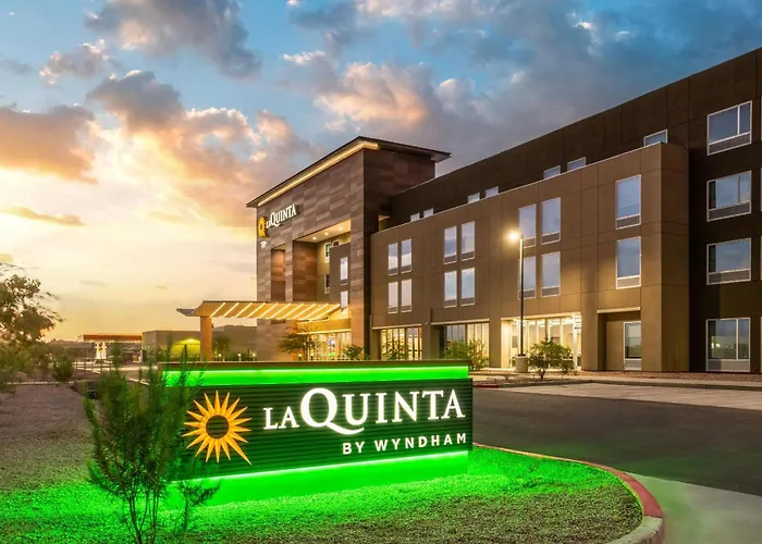 Hotel La Quinta & By Wyndham West Glendale