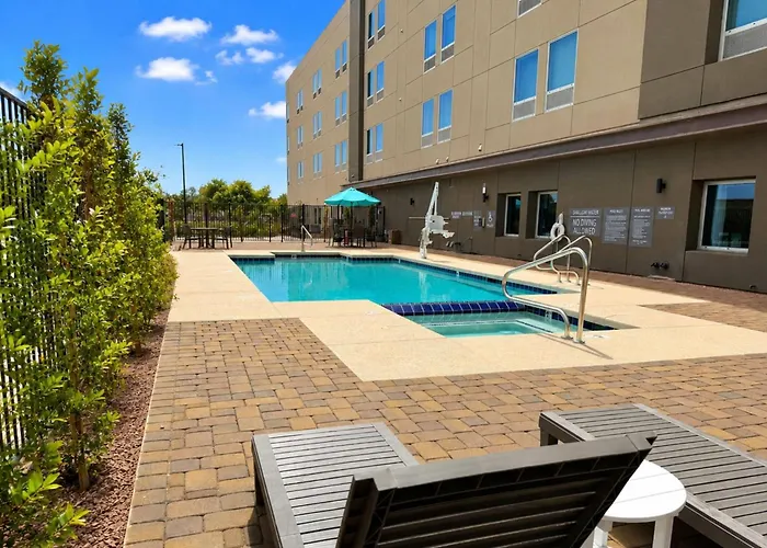 La Quinta & By Wyndham West Glendale Hotel 2*