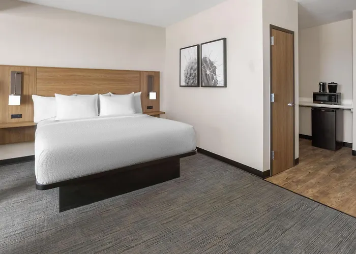 La Quinta & By Wyndham West Glendale Hotel 2*